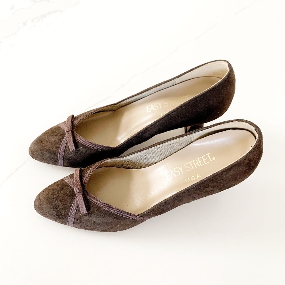 👠 EASY STREET Comfortable Brown Suede Leather Low Heel Bow Pumps NEW - Picture 4 of 10